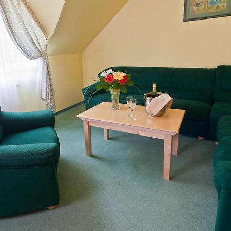 Parkhotel Na Baracke Nová Dubnica Zimmer foto
