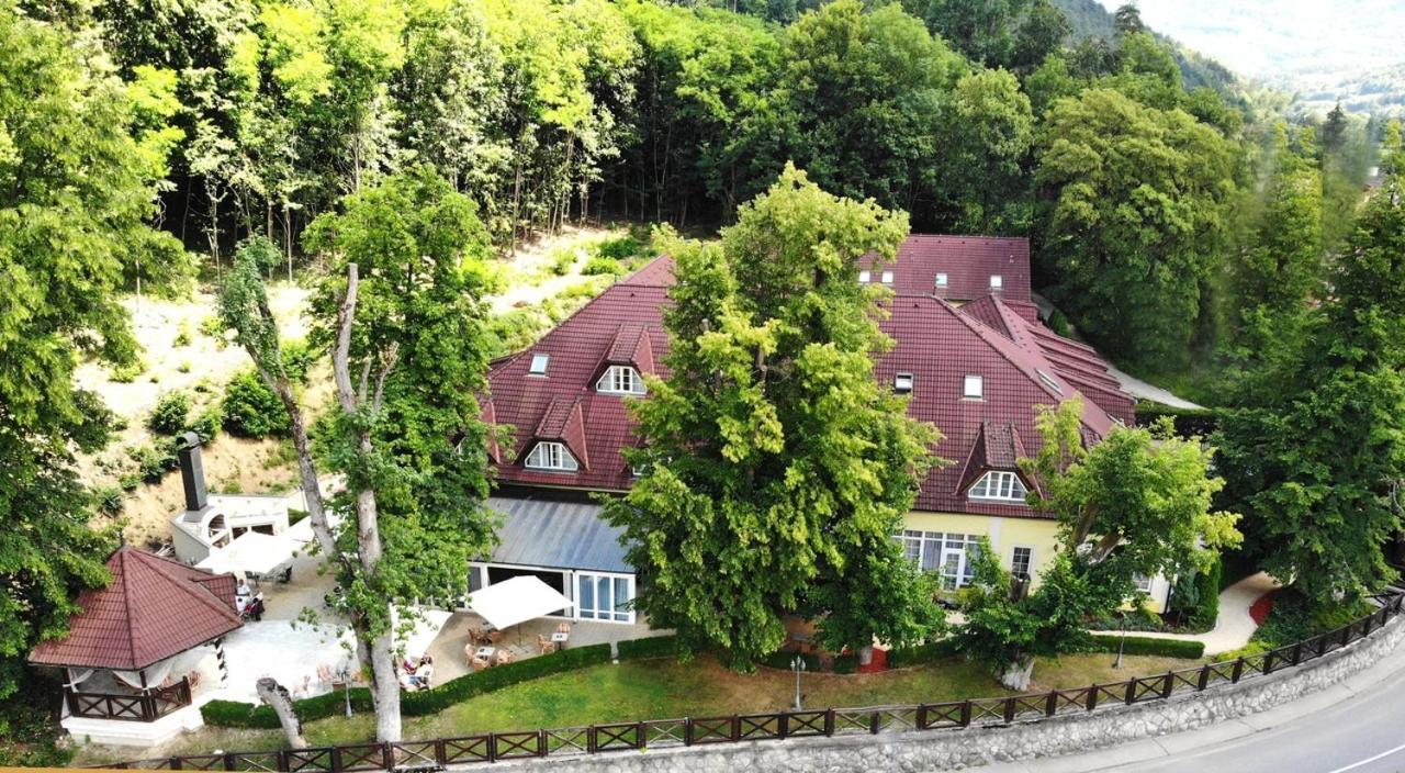 Parkhotel Na Baracke Nová Dubnica Exterior foto